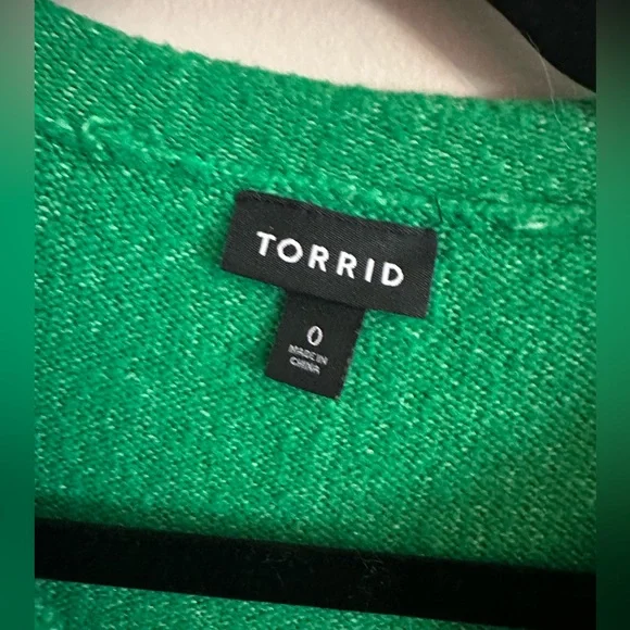 💟 Torrid ☘️ sweater - Picture 2 of 4